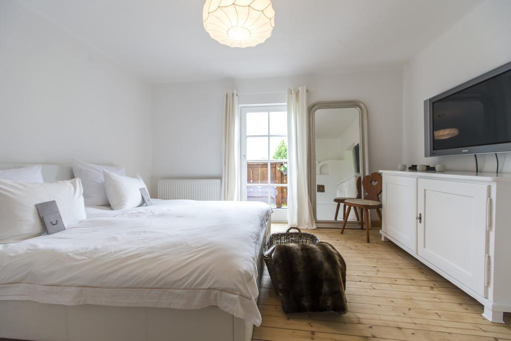 Forest Chalet, 15 Min To Salzburg Olt Town, And Most Beautiful Lakes, Secluded Location, 1,000 Sqm Garden, Mountainview, Panorama Sauna, Bath Whirlpool, Bbq&Bikes&Sunbeds For Free, Up To 10 P Golling an der Salzach Habitación foto