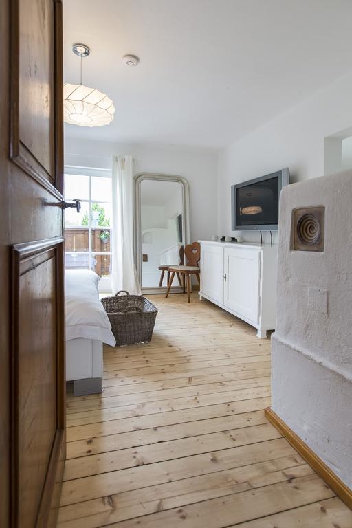 Forest Chalet, 15 Min To Salzburg Olt Town, And Most Beautiful Lakes, Secluded Location, 1,000 Sqm Garden, Mountainview, Panorama Sauna, Bath Whirlpool, Bbq&Bikes&Sunbeds For Free, Up To 10 P Golling an der Salzach Habitación foto
