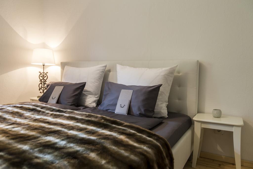 Forest Chalet, 15 Min To Salzburg Olt Town, And Most Beautiful Lakes, Secluded Location, 1,000 Sqm Garden, Mountainview, Panorama Sauna, Bath Whirlpool, Bbq&Bikes&Sunbeds For Free, Up To 10 P Golling an der Salzach Habitación foto