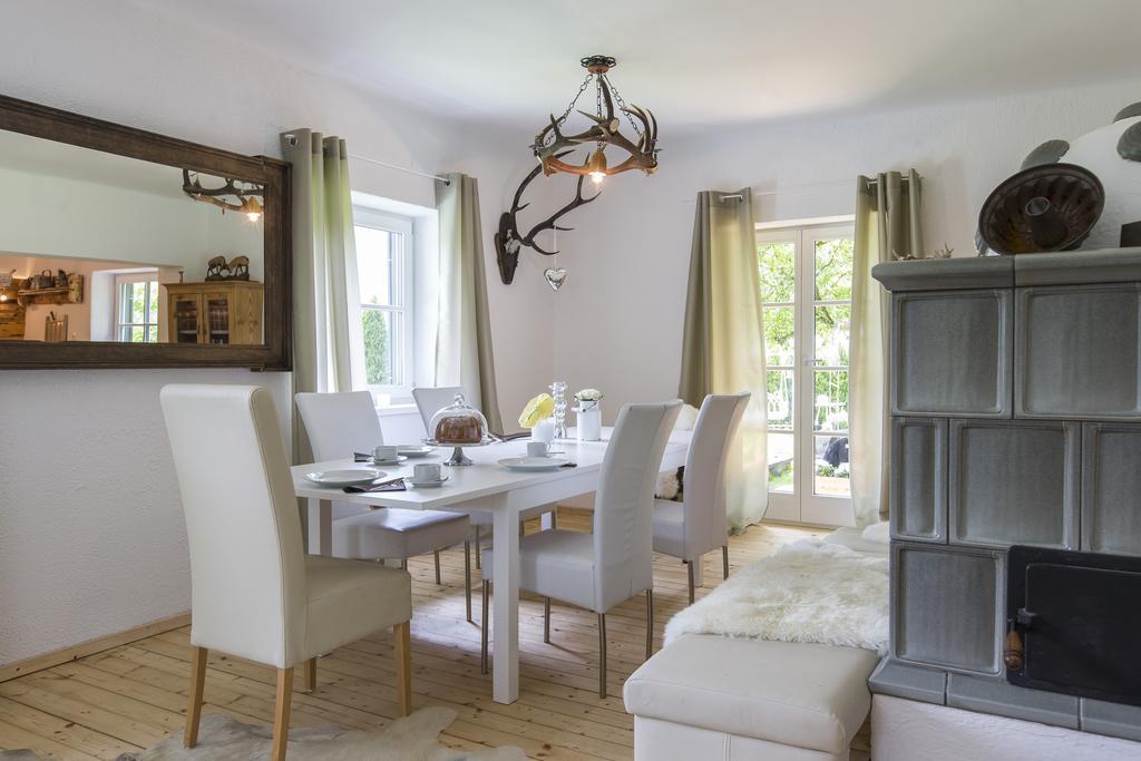 Forest Chalet, 15 Min To Salzburg Olt Town, And Most Beautiful Lakes, Secluded Location, 1,000 Sqm Garden, Mountainview, Panorama Sauna, Bath Whirlpool, Bbq&Bikes&Sunbeds For Free, Up To 10 P Golling an der Salzach Habitación foto