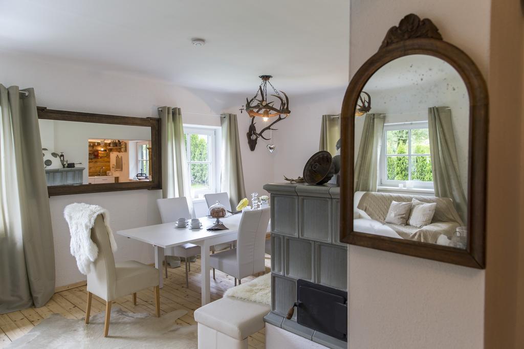 Forest Chalet, 15 Min To Salzburg Olt Town, And Most Beautiful Lakes, Secluded Location, 1,000 Sqm Garden, Mountainview, Panorama Sauna, Bath Whirlpool, Bbq&Bikes&Sunbeds For Free, Up To 10 P Golling an der Salzach Habitación foto
