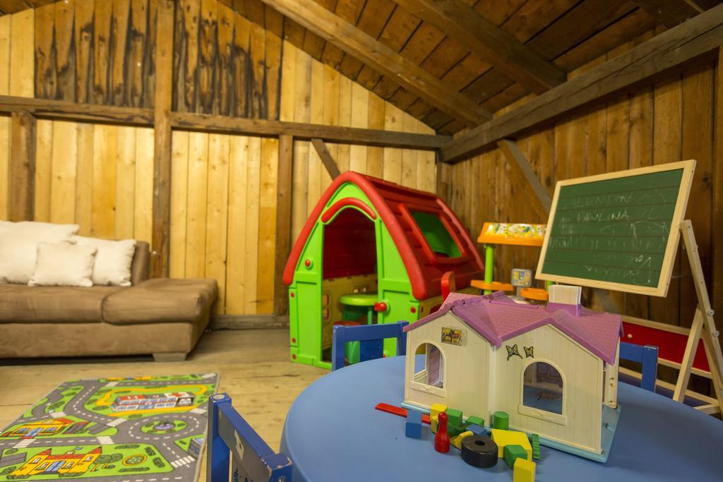 Forest Chalet, 15 Min To Salzburg Olt Town, And Most Beautiful Lakes, Secluded Location, 1,000 Sqm Garden, Mountainview, Panorama Sauna, Bath Whirlpool, Bbq&Bikes&Sunbeds For Free, Up To 10 P Golling an der Salzach Habitación foto