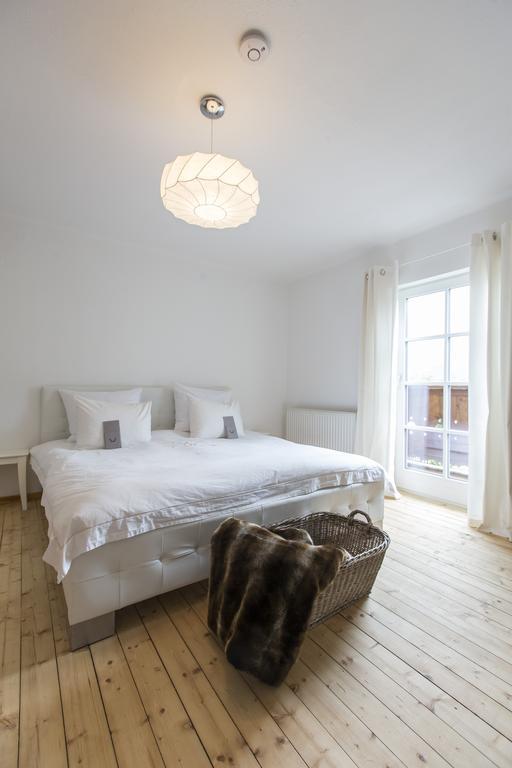 Forest Chalet, 15 Min To Salzburg Olt Town, And Most Beautiful Lakes, Secluded Location, 1,000 Sqm Garden, Mountainview, Panorama Sauna, Bath Whirlpool, Bbq&Bikes&Sunbeds For Free, Up To 10 P Golling an der Salzach Habitación foto